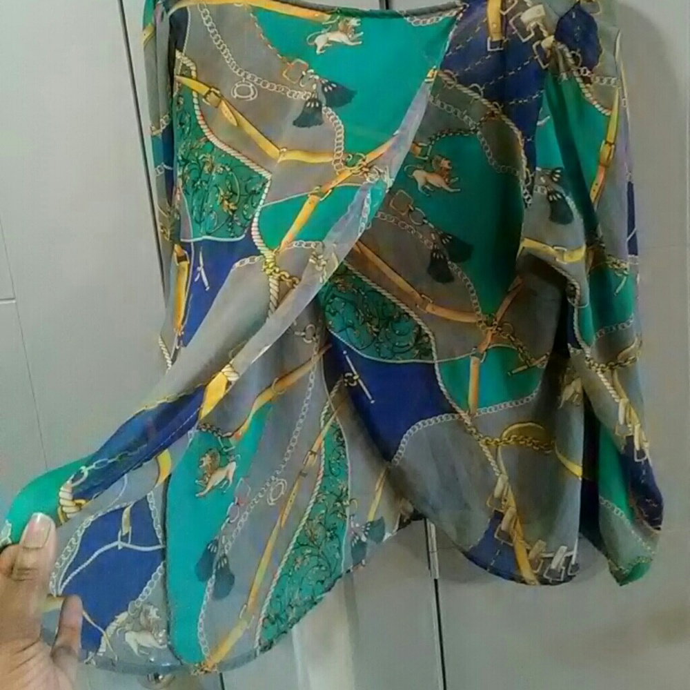 Sheer and open back top - Picture 3 of 4